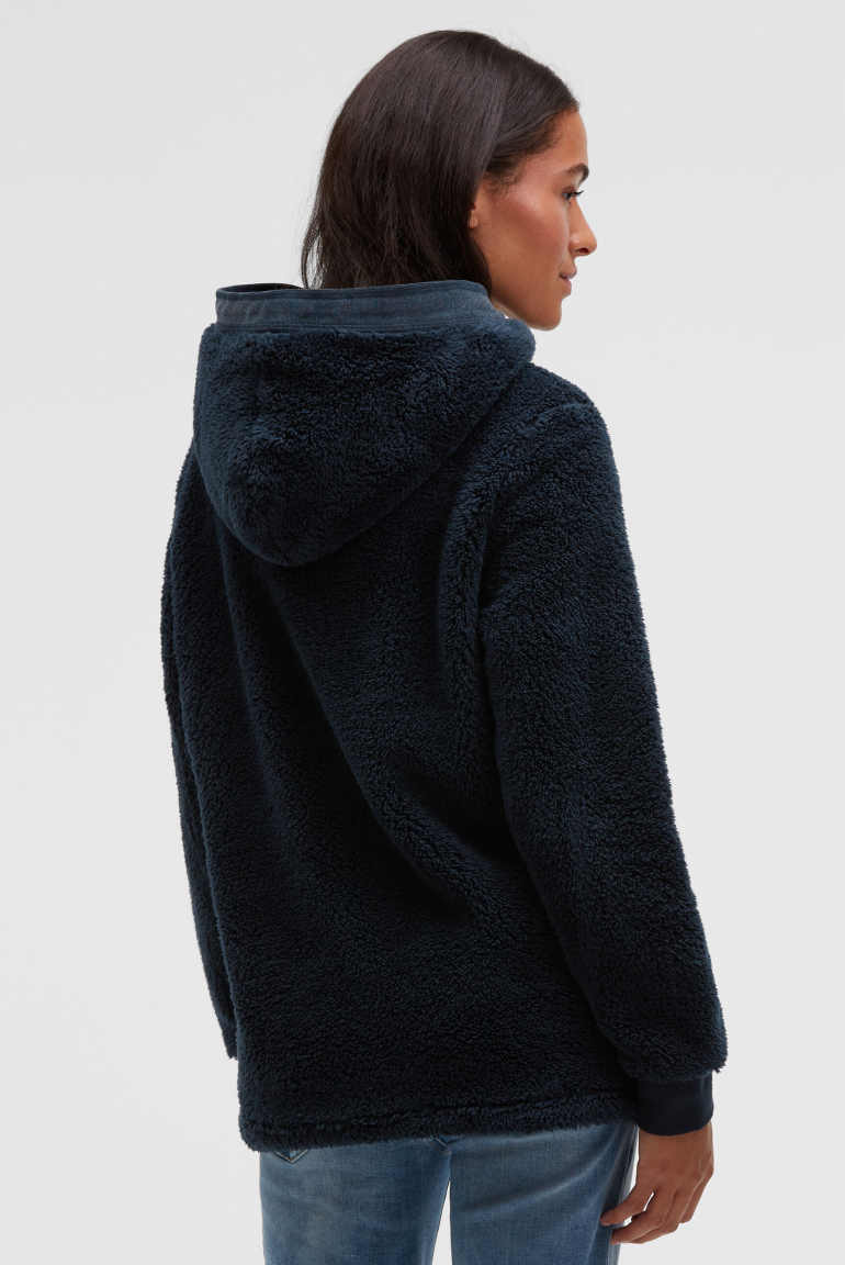 Fleecová mikina s kapucí a nášivkou