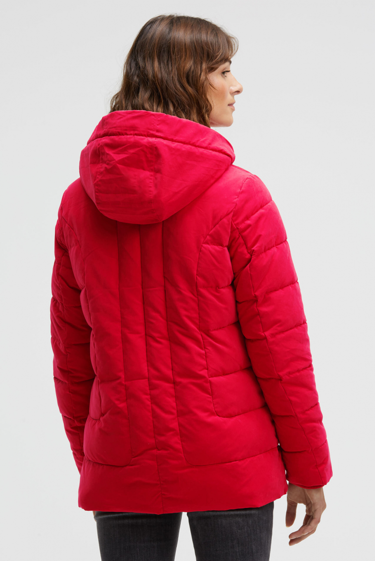 Bunda s prošívaným designem a kapucí