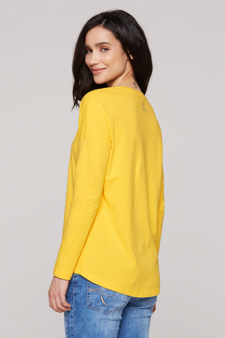 Tričko s dlouhým rukávem, výstřihem do V a potisky