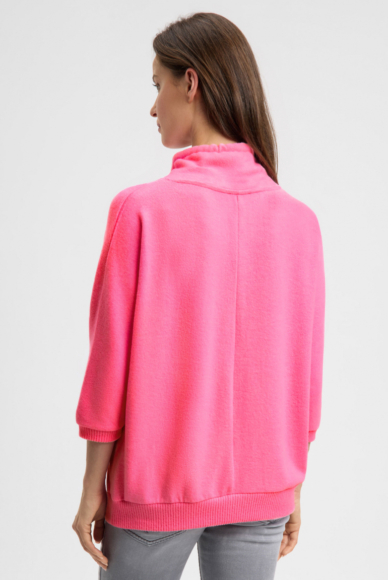 Svetr z flaušového úpletu s třpytivým potiskem