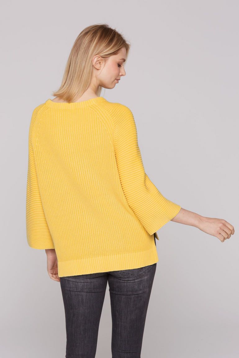 Svetr v sepraném vzhledu se zkrácenými rukávy