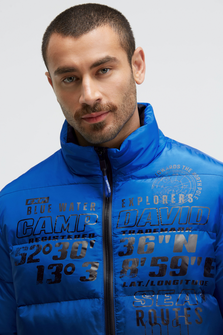 Prošívaná bunda s efektem dip-dye a potiskem loga