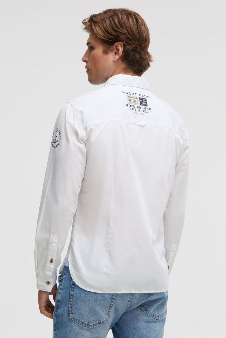 Strukturovaná košile s dlouhým rukávem a aplikacemi loga