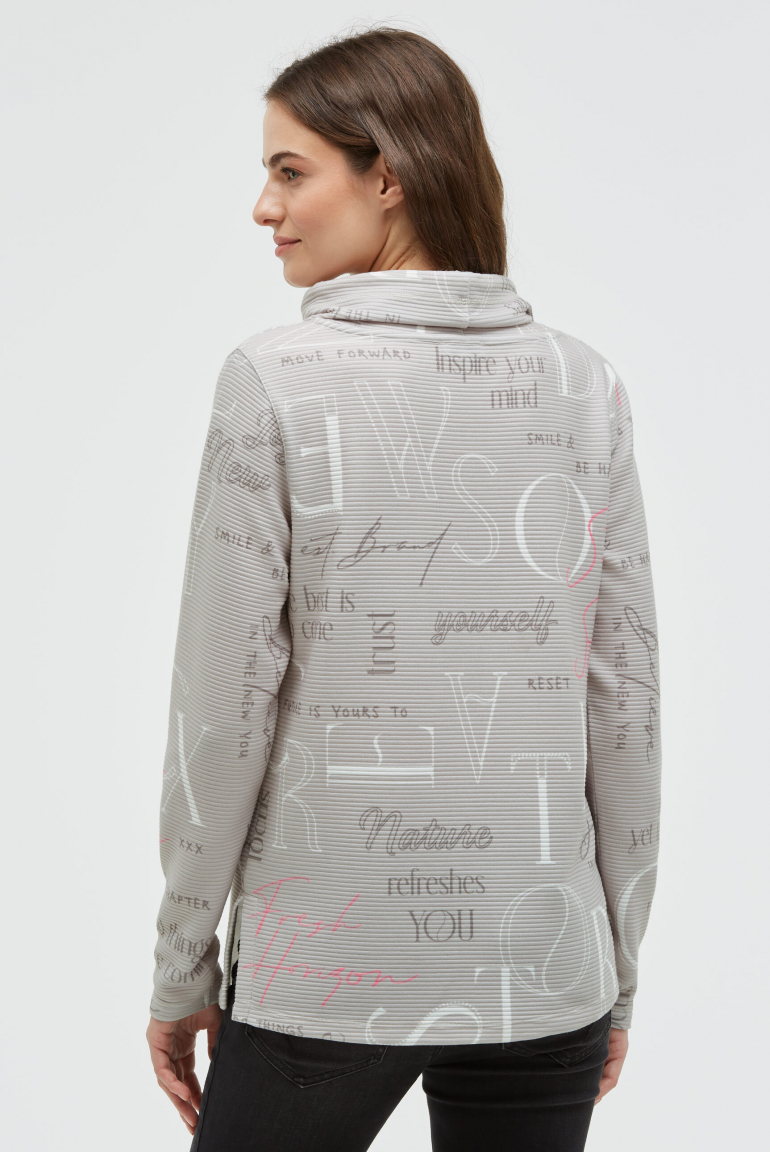 Strukturovaná mikina s vysokým límcem a artworkem