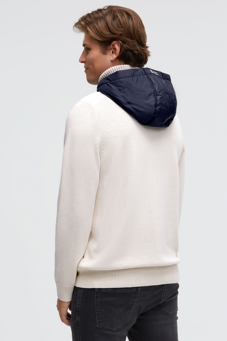 Troyer svetr s odnímatelnou kontrastní kapucí