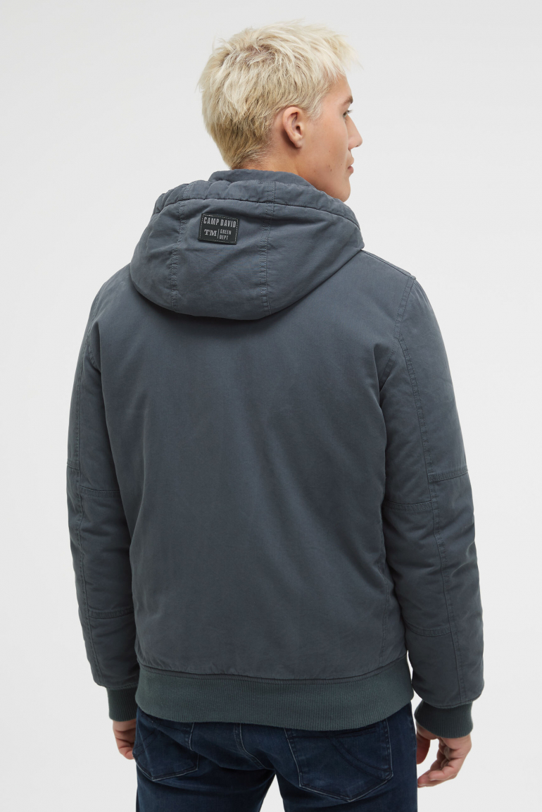 Zateplený bomber s kapucí a artworky