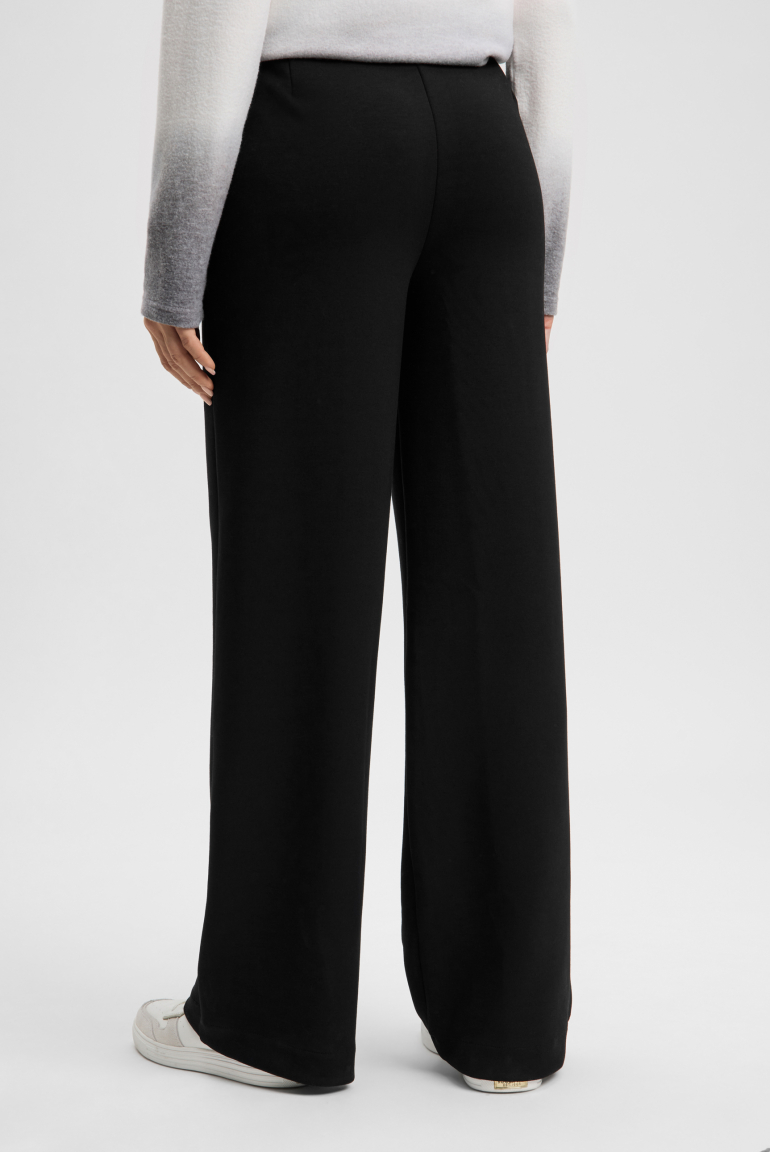 Široké kalhoty s elastickým pasem a prošíváním