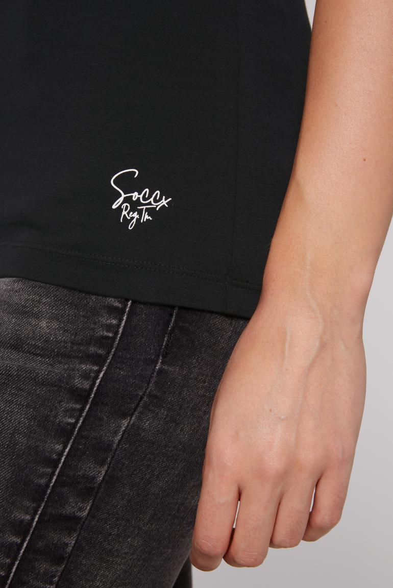 Basic top s mini potiskem loga