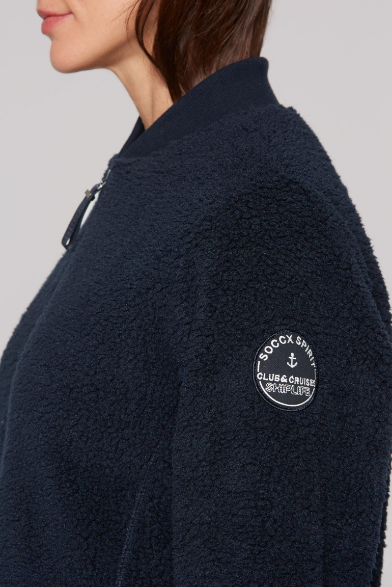 Bomber z materiálu imitujícího beránka