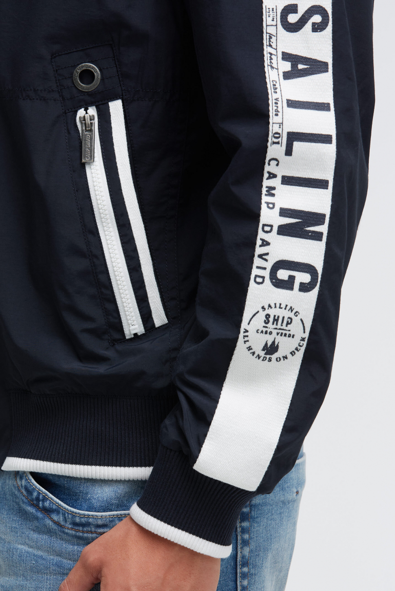 Bomber s pásky s logem a artworky