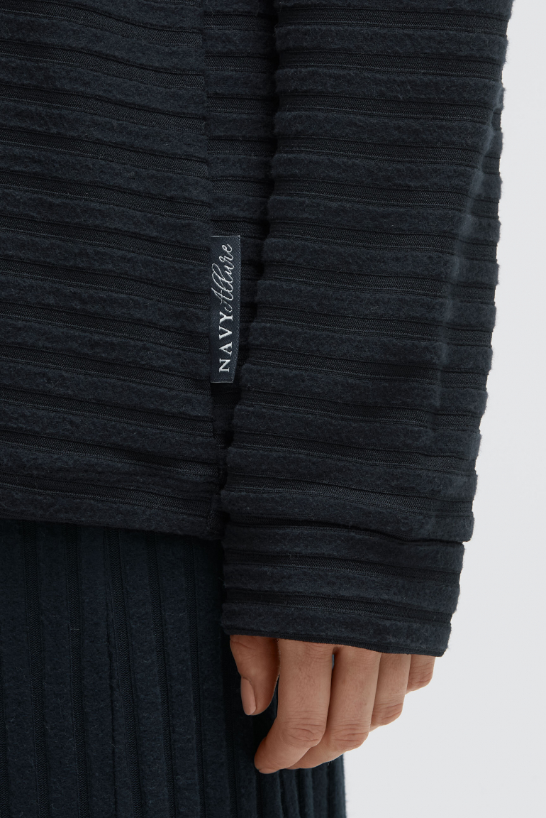 Flaušový pletený svetr s žebrovanou strukturou a elastickým lemem