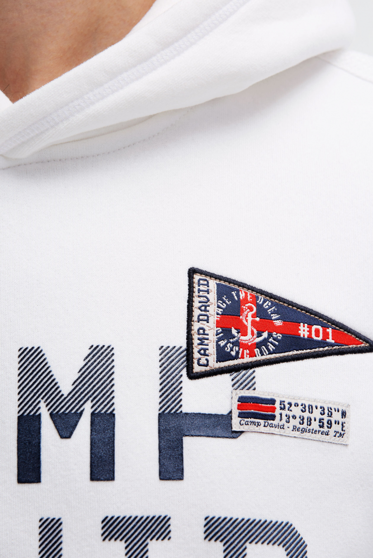 Mikina s kapucí, gumovým potiskem a pásky