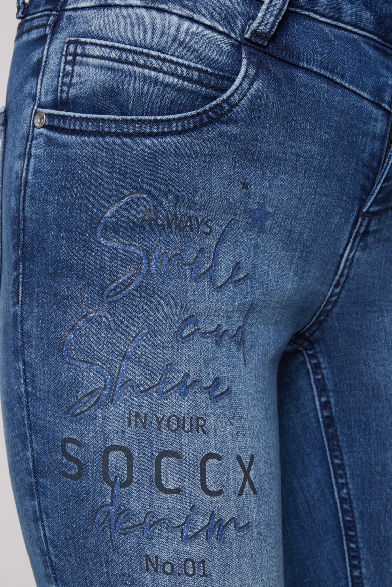 Džíny MI:RA z materiálu jogg denim s artworkem
