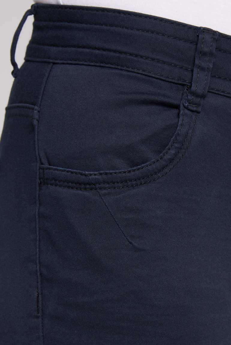 Džíny NI:NO ve střihu comfort fit se stahovací šňůrkou v pase