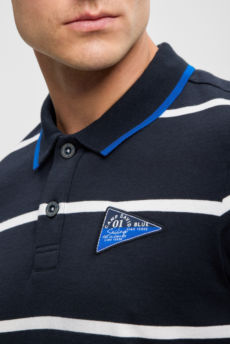 Polo tričko s pruhovaným designem