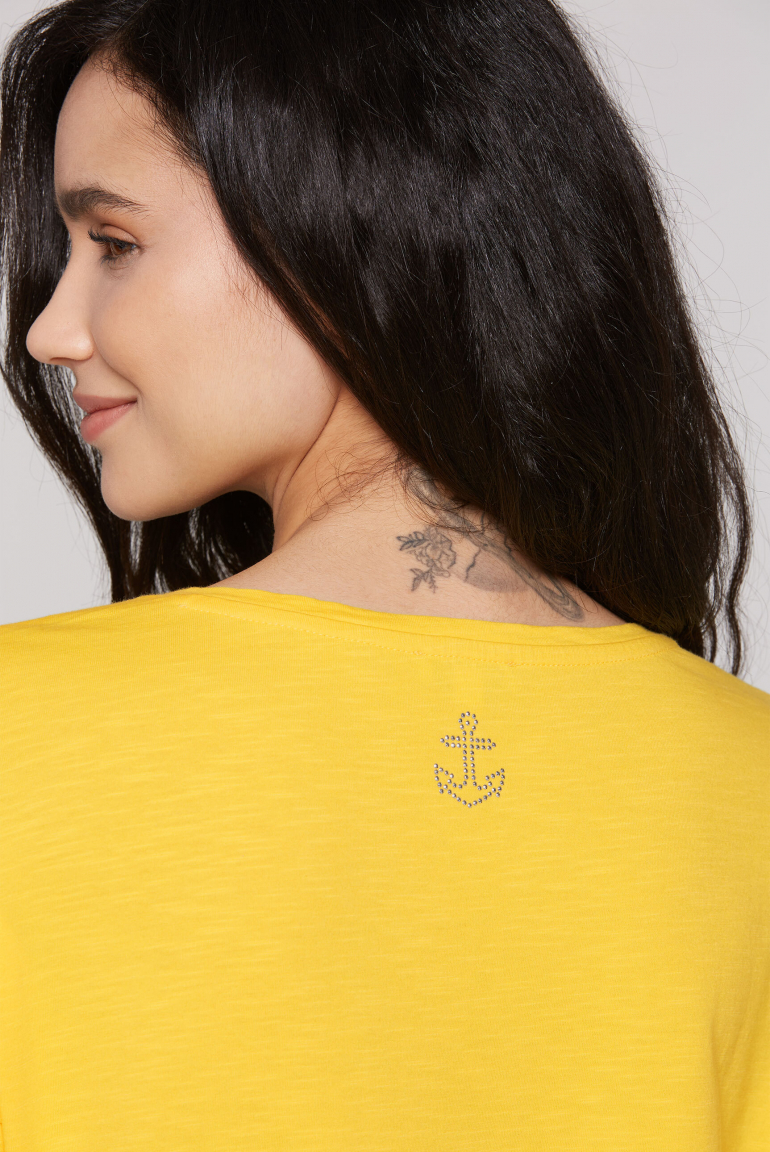 Tričko s dlouhým rukávem, výstřihem do V a potisky