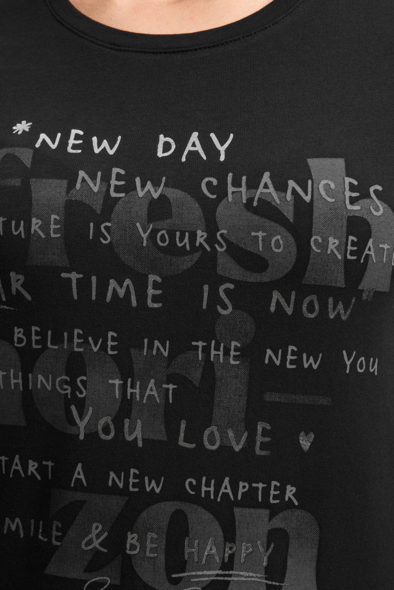 Tričko s dlouhým rukávem a kulatým výstřihem s tištěným nápisem