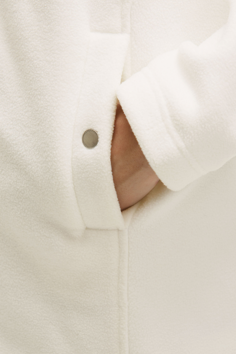 Dlouhá fleecová bunda s kapucí a nášivkou s logem