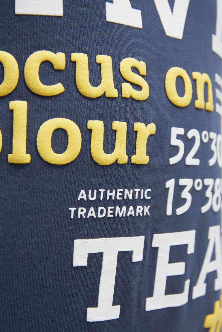 Tričko s dlouhým rukávem s gumovým artworkem