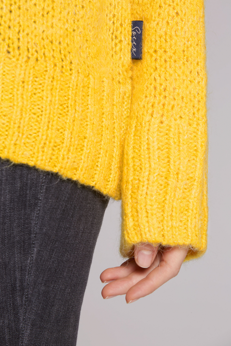 Oversized svetr z volného úpletu