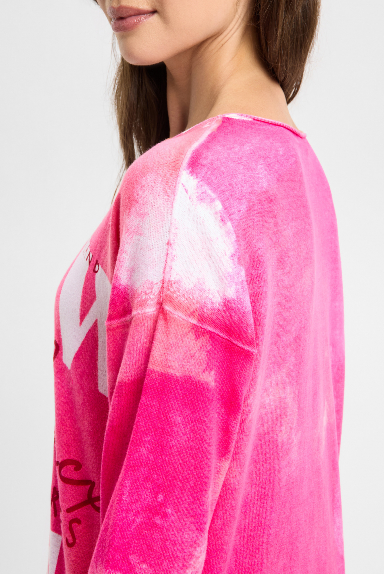 Svetr s celoplošným potiskem a ozdobnými kamínky