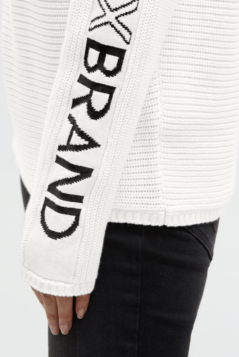 Svetr s intarzovaným vzorem na rukávech