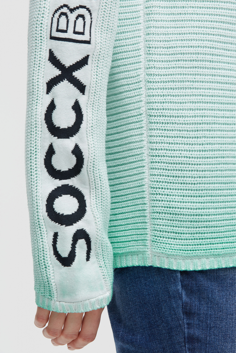 Svetr s intarzovaným vzorem na rukávech