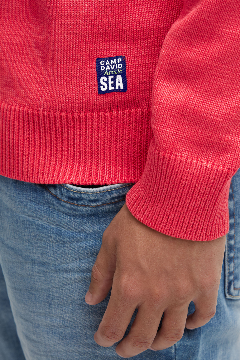 Svetr s kulatým výstřihem a potisky loga