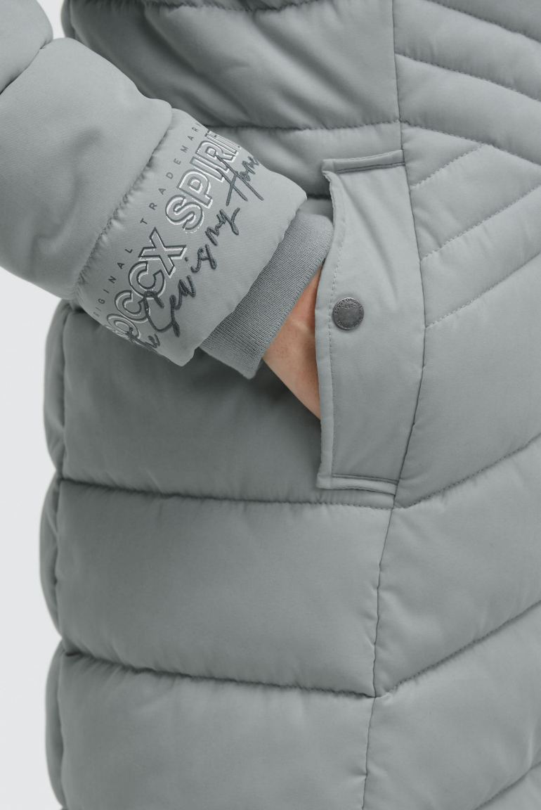 Prošívaná parka s odnímatelnou kapucí