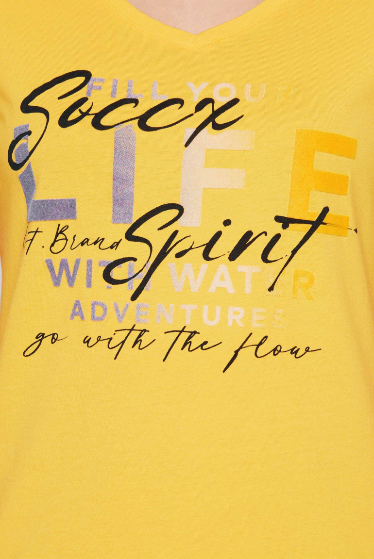 Tričko s výstřihem do V a artworkem