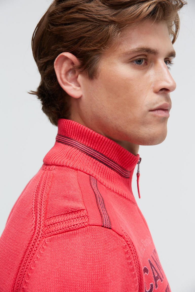 Troyer svetr se zipem, pásky a potisky