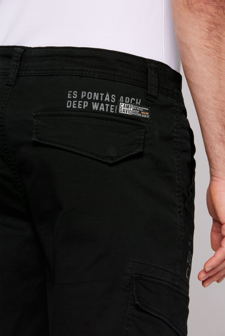 Cargo kraťasy s potisky značky