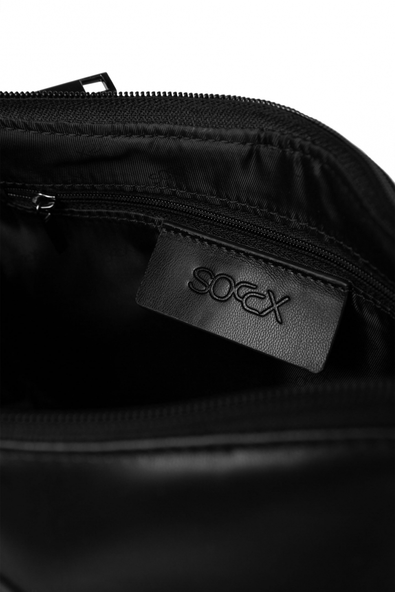 Barevná crossbody kabelka s módním popruhem
