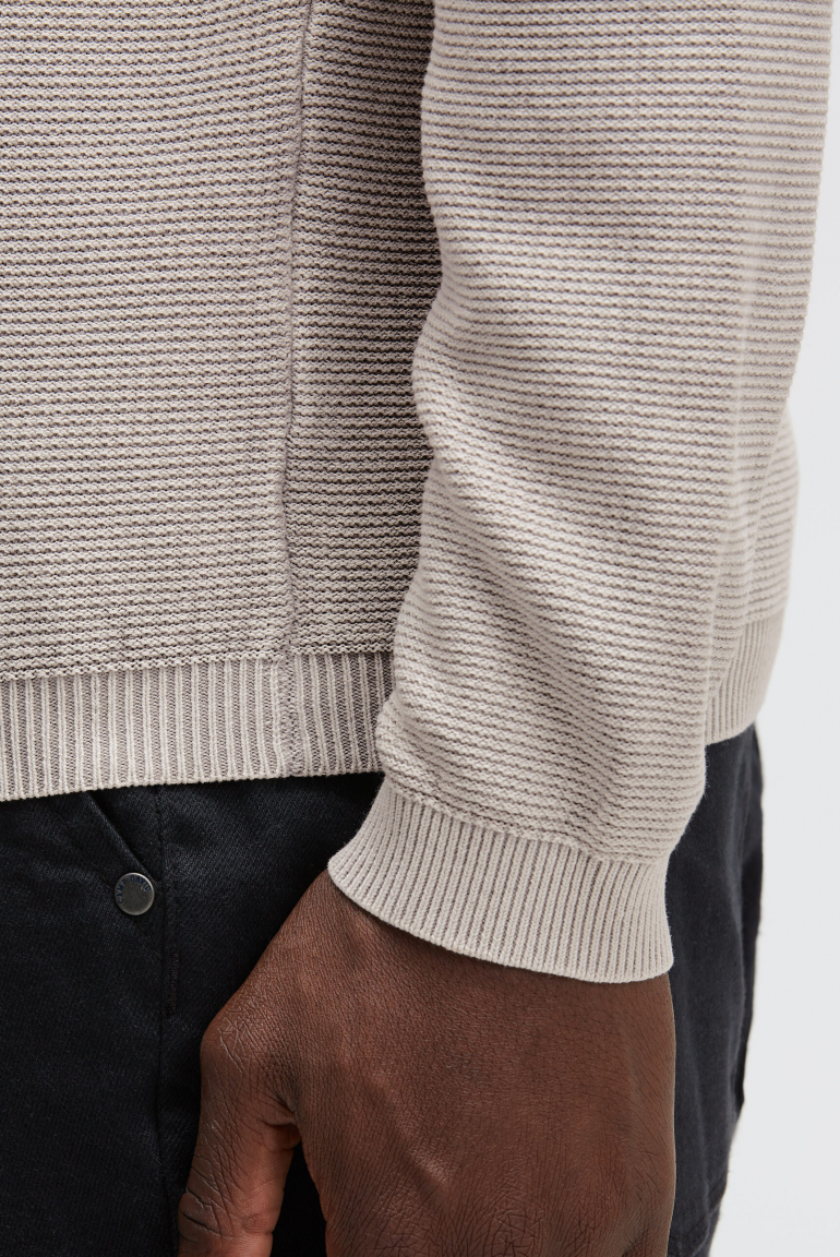 Henley svetr se stonewash úpravou
