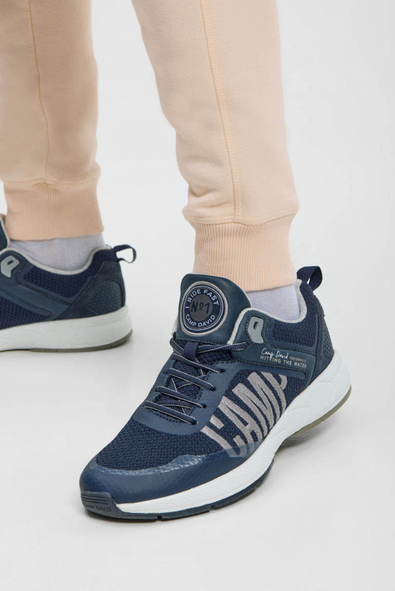 Tepláky s reliéfním potiskem