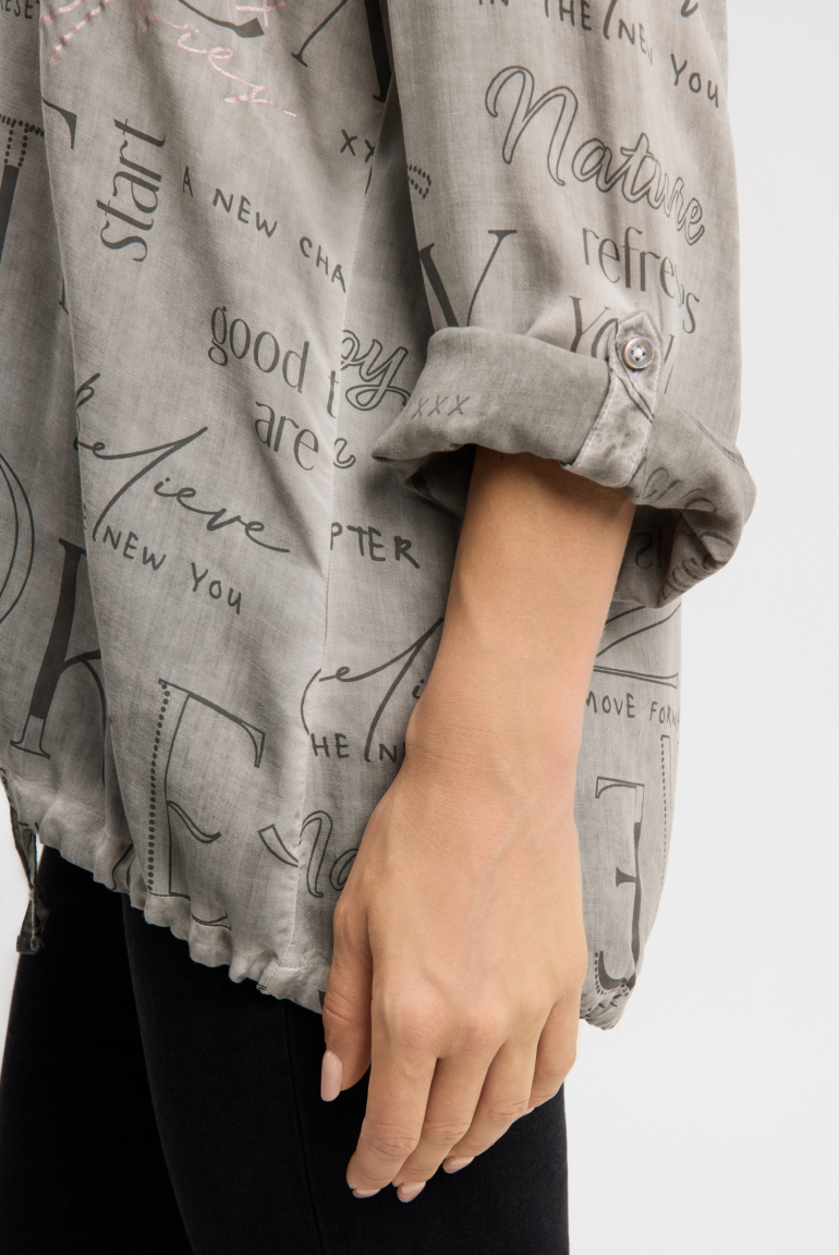 Halenka s kapucí a celoplošným potiskem