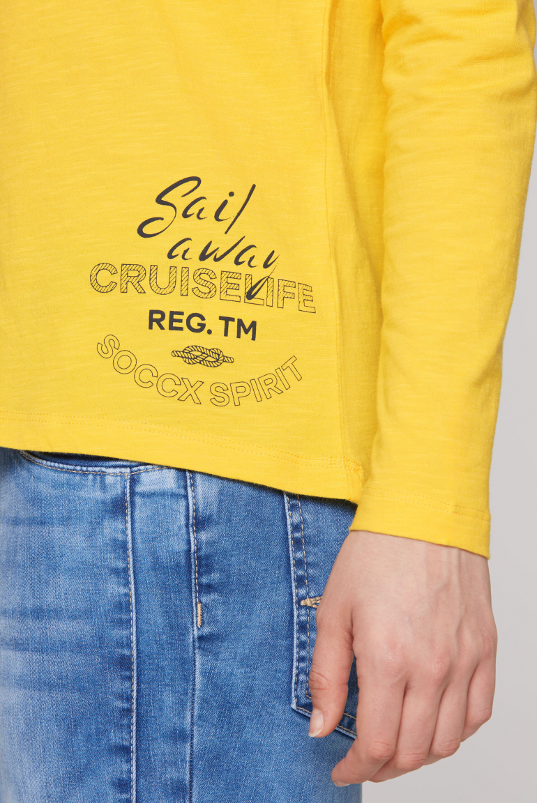 Tričko s dlouhým rukávem, výstřihem do V a potisky