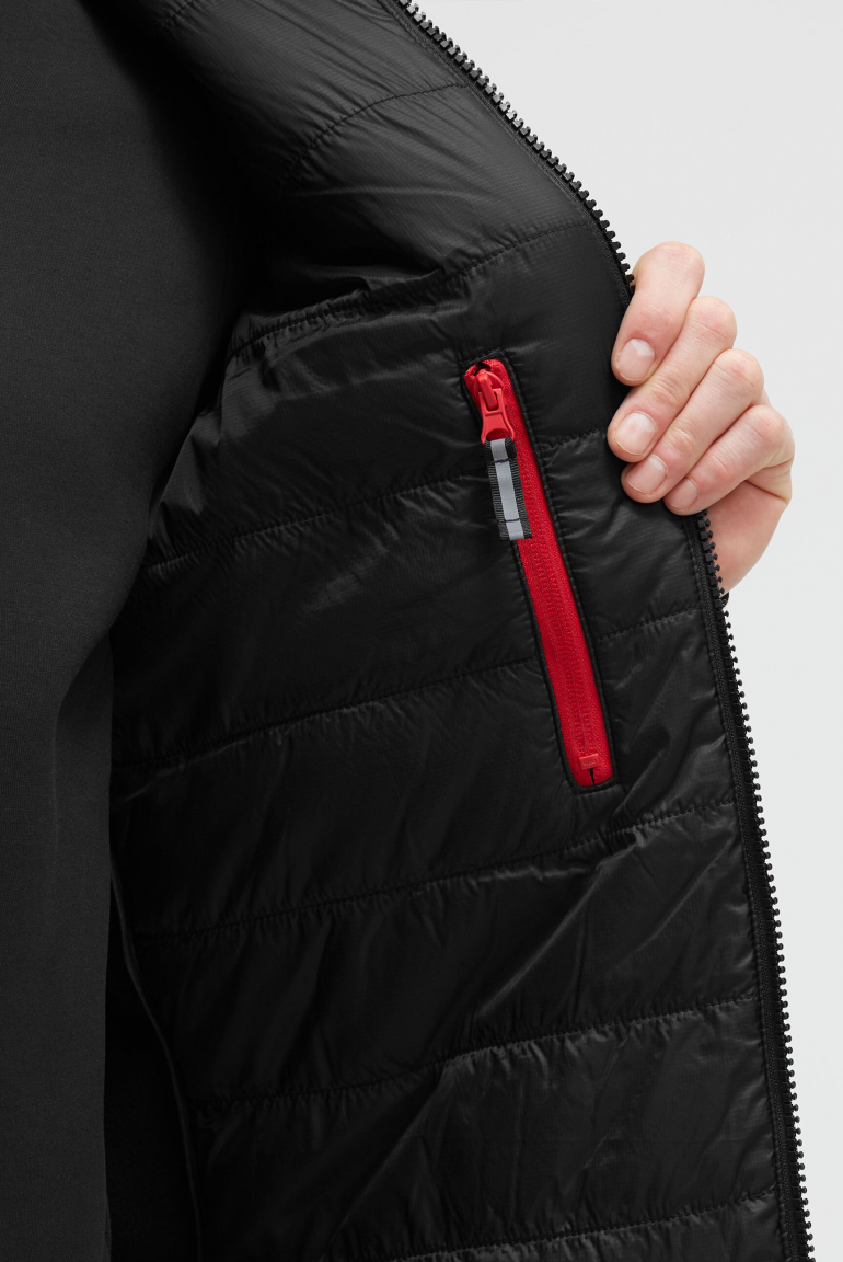 Outdoorová vesta z mixu materiálů s lesklými potisky