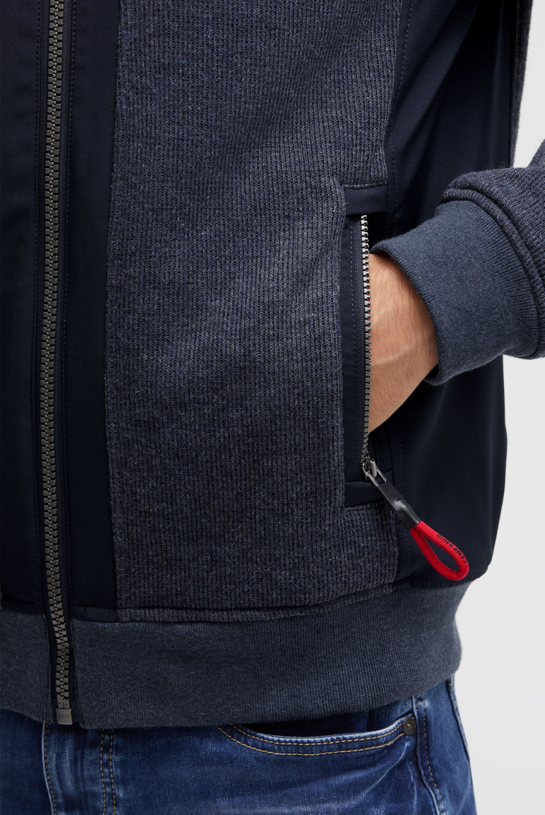 Pletená fleecová bunda s odnímatelnou kapucí