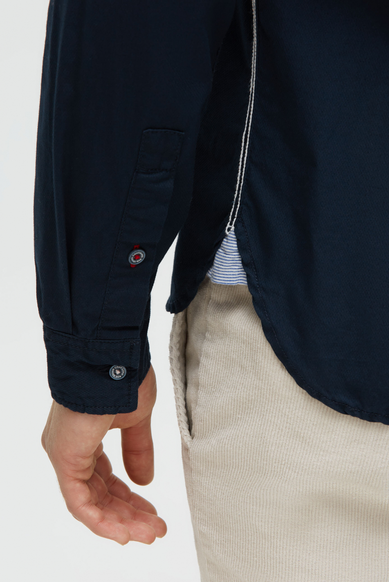 Strukturovaná košile s dlouhým rukávem a aplikacemi loga