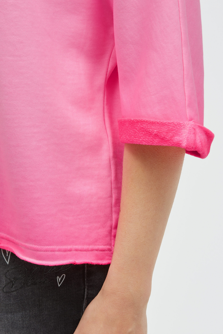 Mikina olejově barvená s krátkým rukávem a potiskem na přední straně