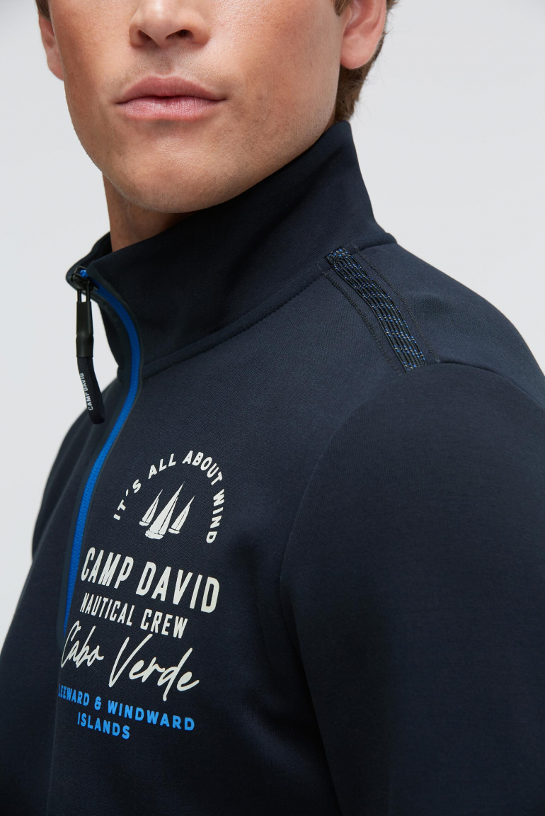 Troyer mikina z interlocku s artworkem na zádech