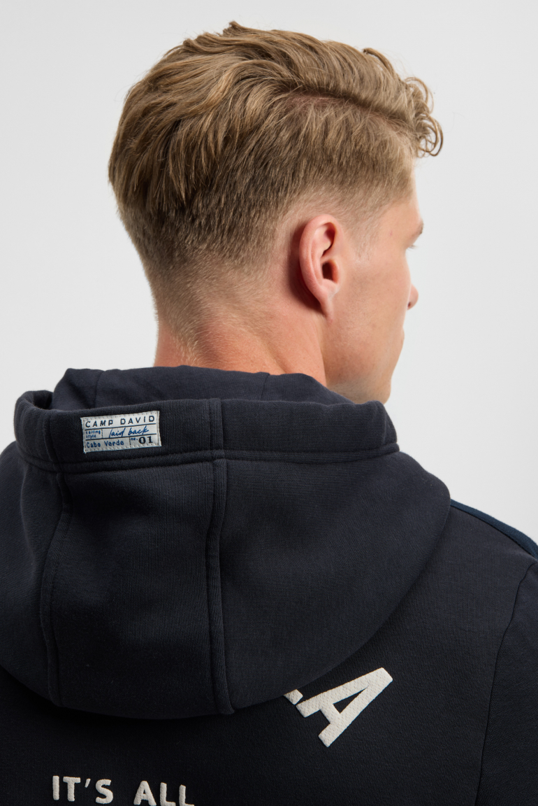 Mikina s kapucí a artworkem na zádech