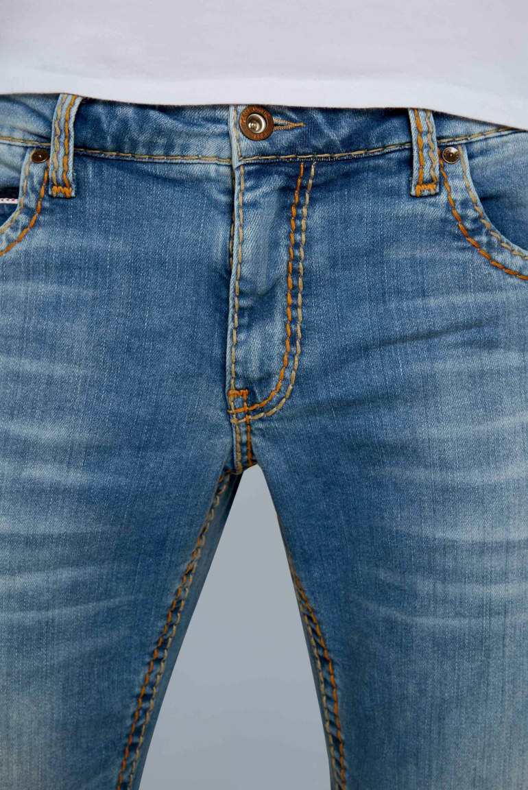 Džíny CO:NO střihu comfort fit v retro stylu