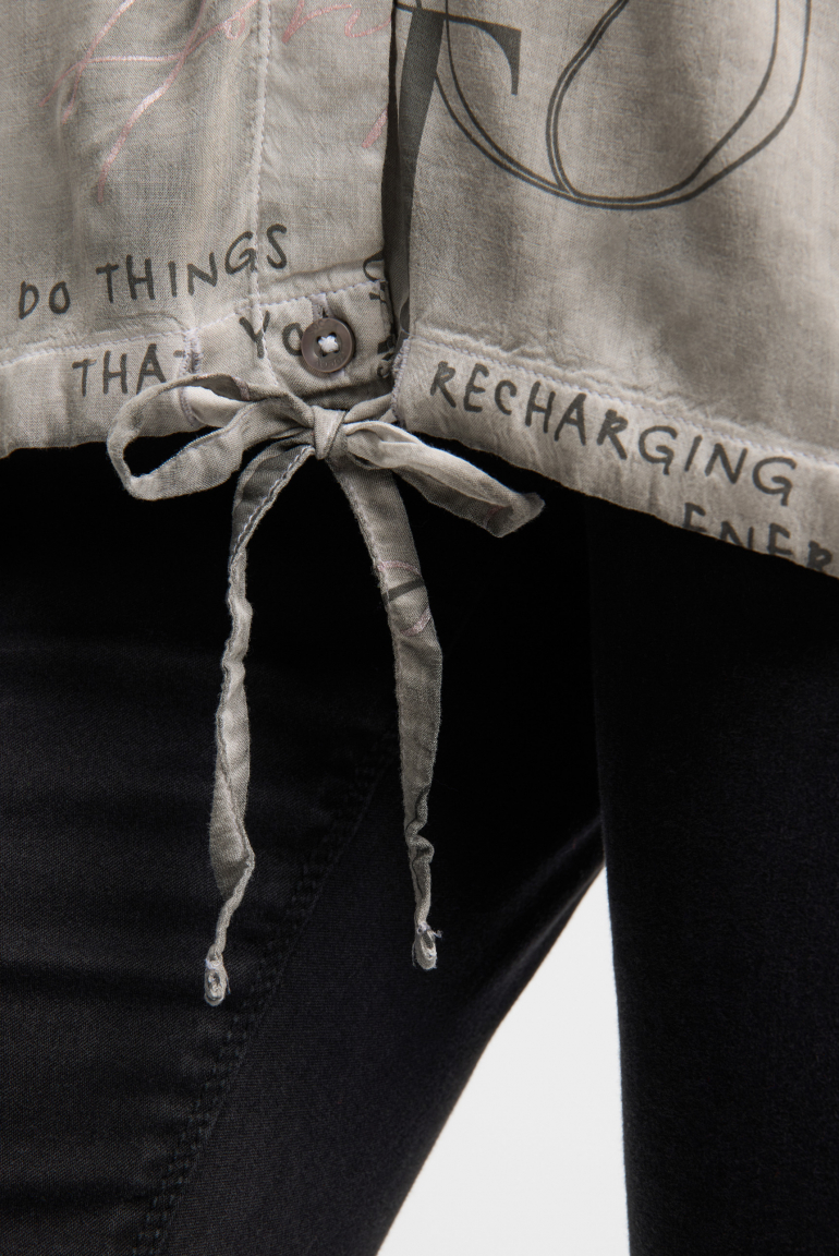 Halenka s kapucí a celoplošným potiskem