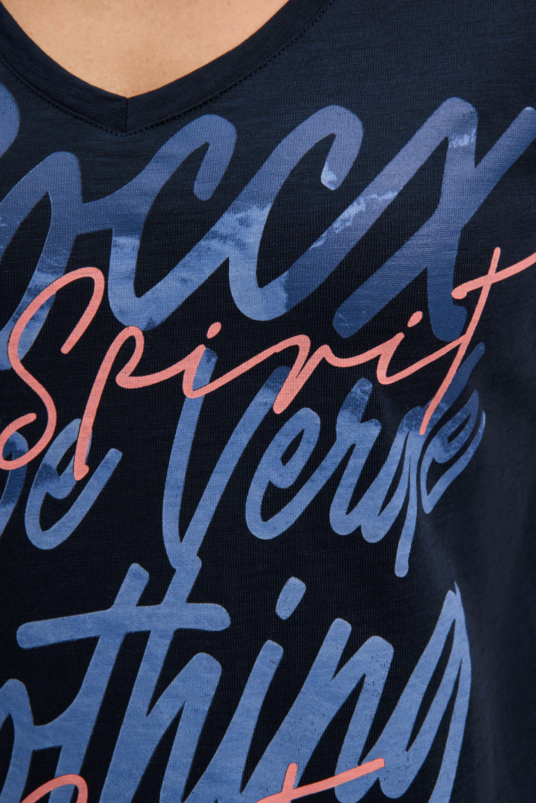 Tričko s výstřihem do V a potiskem